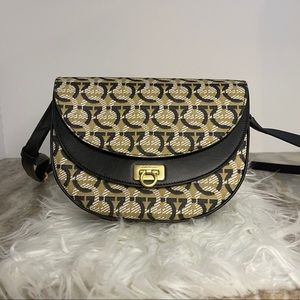 salvatore ferragamo GANCINI CROSS BODY BAG